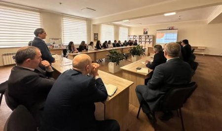 Məktəb direktorları ilə görüş keçirilib