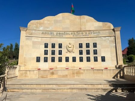 Aprel Şəhidlərinin xatirəsinin əbədiləşdirilməsi məqsədilə ucaldılmış abidə ziyarət olunub