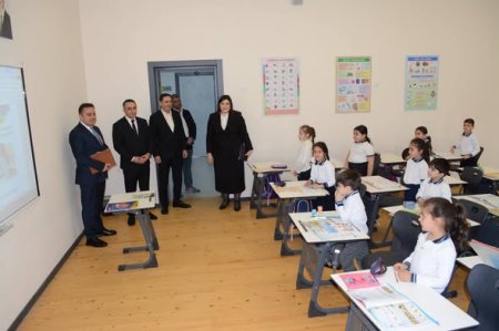 Təhsil Sisteminin İnformasiyalaşdırılması İdarəsinin rəhbəri Vüsal Xanlarov Şuşa şəhər 1 nömrəli tam orta ümumtəhsil məktəbində olub