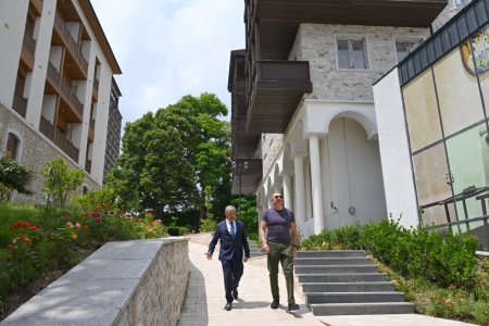 İlham Əliyev Şuşanın Qarabağ küçəsində həyata keçirilmiş işlərlə tanış oldu