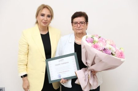 Mikayıl Müşfiq adına Giləzi qəsəbə tam orta məktəbinin direktoru Svetlana Rüstəmovanı uzunmüddətli səmərəli fəaliyyətlərinə və təhsil sahəsində qazandıqları nailiyyətlərə görə təltif edib