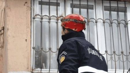 Evdə köməksiz vəziyyətdə qalan şəxslər xilas edildi