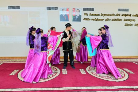 Yevlax şəhəri İmadəddin Nəsimi adına 3 nömrəli tam orta ümumtəhsil məktəbində Milli Musiqi Günü qeyd olunub